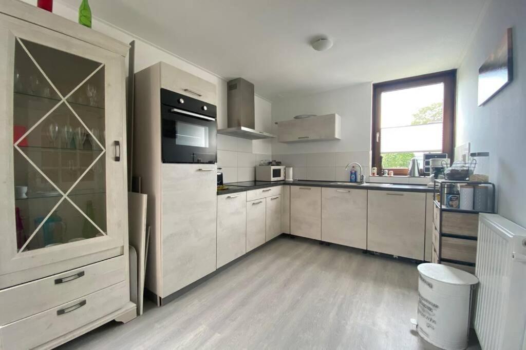 Traumhaftes Geraeumiges Ferienhaus In Meernaehe Bruinisse Εξωτερικό φωτογραφία